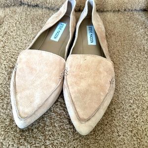 Great tan pointed ballet flats by Steve Madden